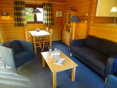 Vakantie in Lage Vuursche, binnen kijken in één van de Scandinavische Bungalow op Bungalowpark ”De Spar”.