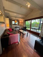 vakantie in Lage Vuursche, binnen kijken in één van de Scandinavische Bungalow op Bungalowpark ”De Spar”.