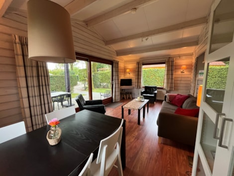 Vakantie in Lage Vuursche, binnen kijken in één van de Scandinavische Bungalow op Bungalowpark ”De Spar”.