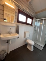 Vakantie in Lage Vuursche, binnen kijken in één van de Scandinavische Bungalow op Bungalowpark ”De Spar”.